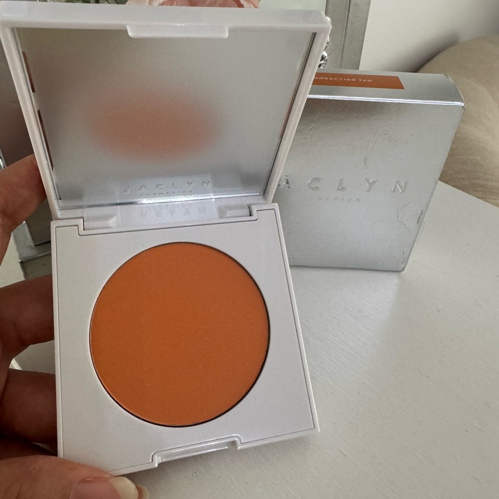 Jaclyn Cosmetics Face It All Correcting Pressed Powder "CORRECTING TAN"